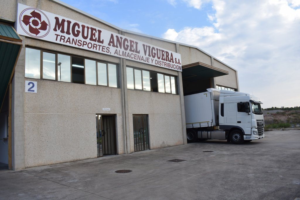 Transportes Miguel Ángel Viguera S.A. camion saliendo